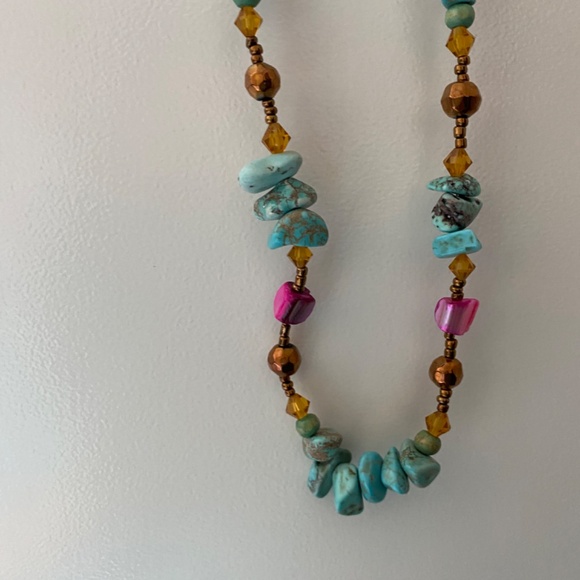 Turquoise beaded necklace and earrings - Picture 3 of 3